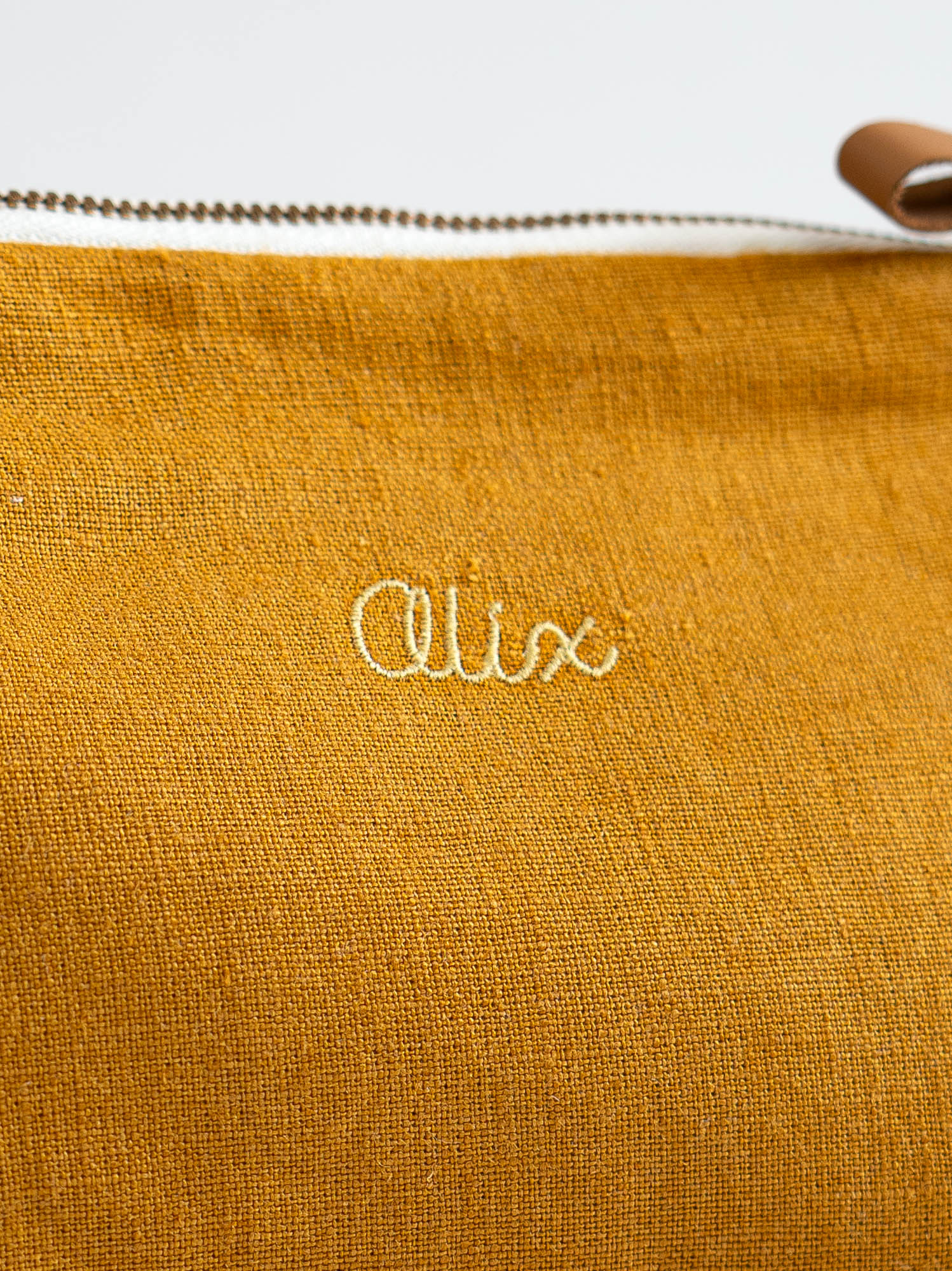 008-trousse-toilette-300924-A7408658-nahen